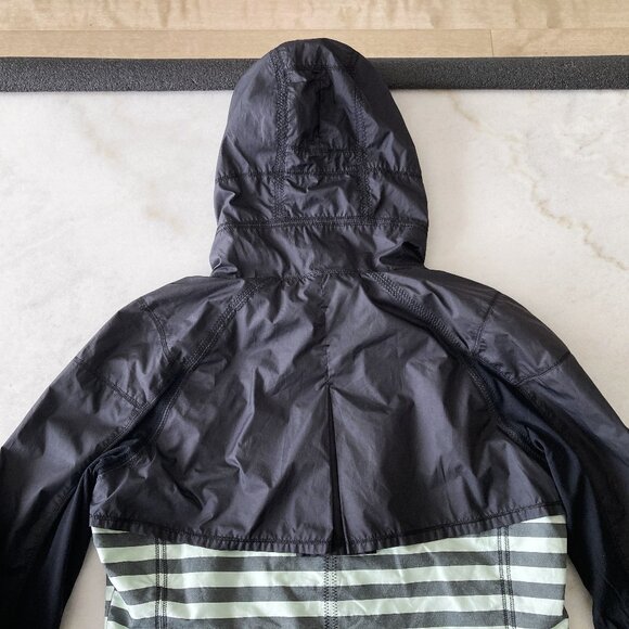 Like new! Lululemon Run Get Up & Glow Jacket coat Reflective, black & mint green - Picture 13 of 13